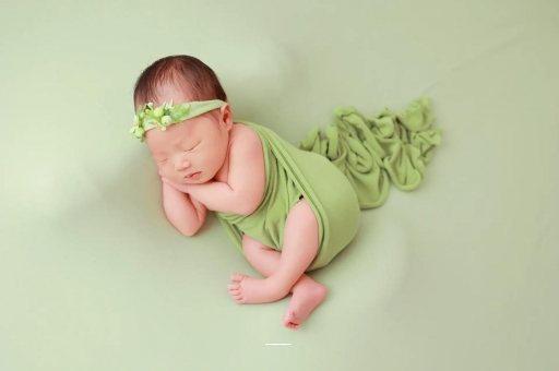 青州宝宝拍嗝吐奶